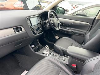 2015 Mitsubishi Outlander - Thumbnail