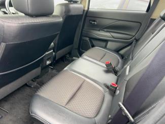 2015 Mitsubishi Outlander - Thumbnail