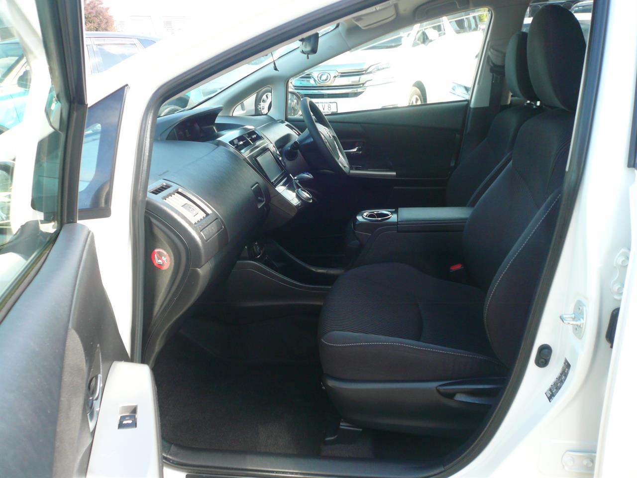 2020 Toyota PRIUS ALPHA