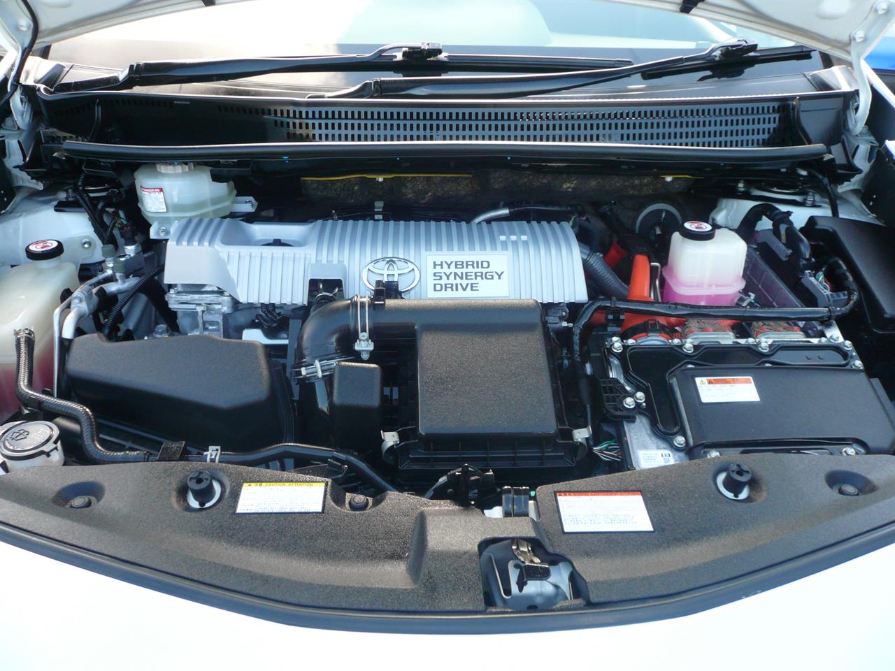 2020 Toyota PRIUS ALPHA