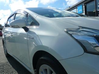 2020 Toyota PRIUS ALPHA - Thumbnail