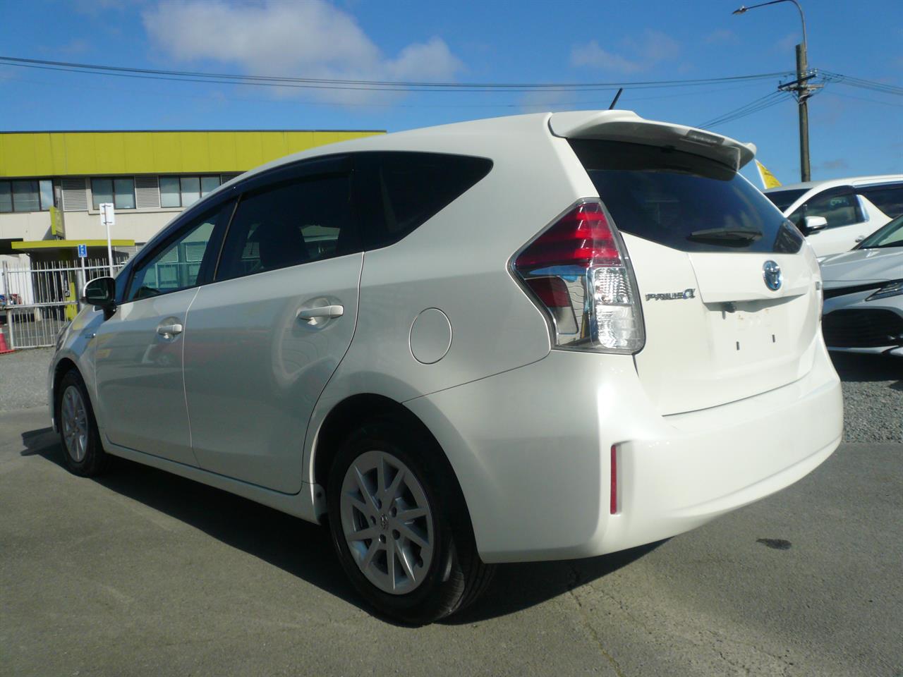 2020 Toyota PRIUS ALPHA
