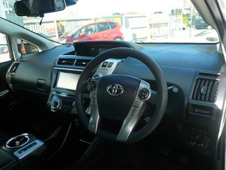 2020 Toyota PRIUS ALPHA - Thumbnail