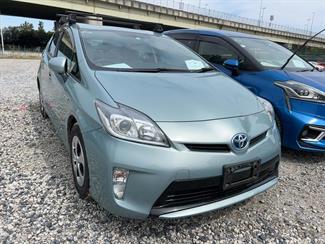 2014 Toyota Prius - Thumbnail