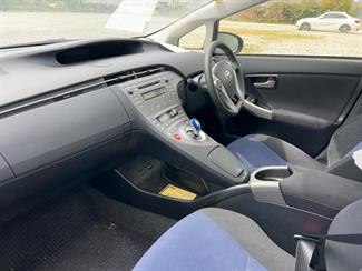 2014 Toyota Prius - Thumbnail