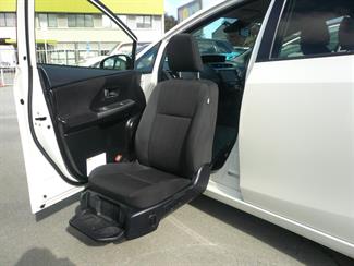 2021 Toyota Prius - Thumbnail