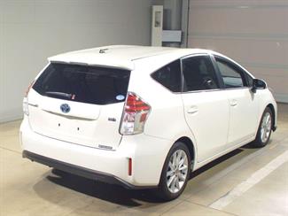 2021 Toyota Prius Alpha 1800cc hybrid - Thumbnail