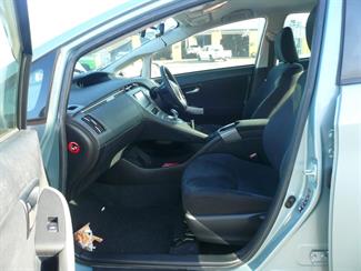 2015 Toyota Prius - Thumbnail