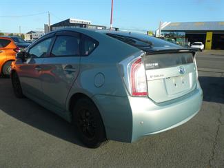 2015 Toyota Prius - Thumbnail