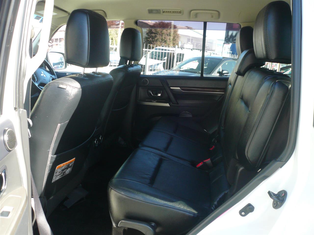 2013 Mitsubishi Pajero