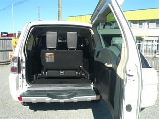 2013 Mitsubishi Pajero - Thumbnail