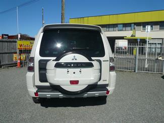 2013 Mitsubishi Pajero - Thumbnail