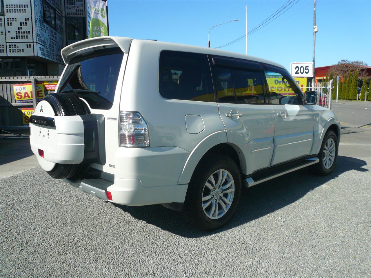 2013 Mitsubishi Pajero