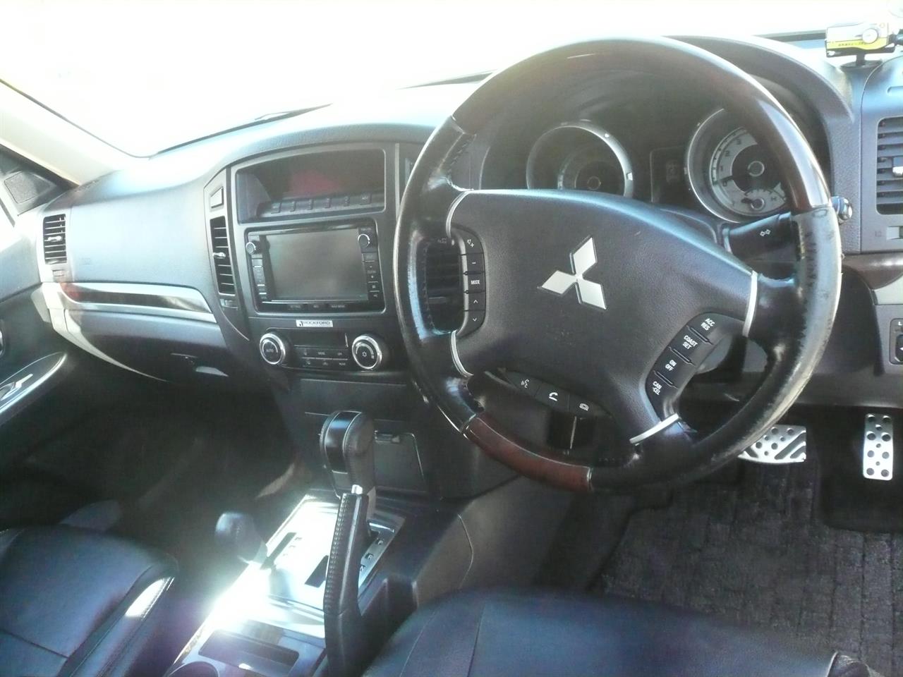 2013 Mitsubishi Pajero