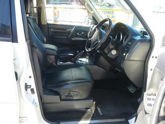 2013 Mitsubishi Pajero - Thumbnail