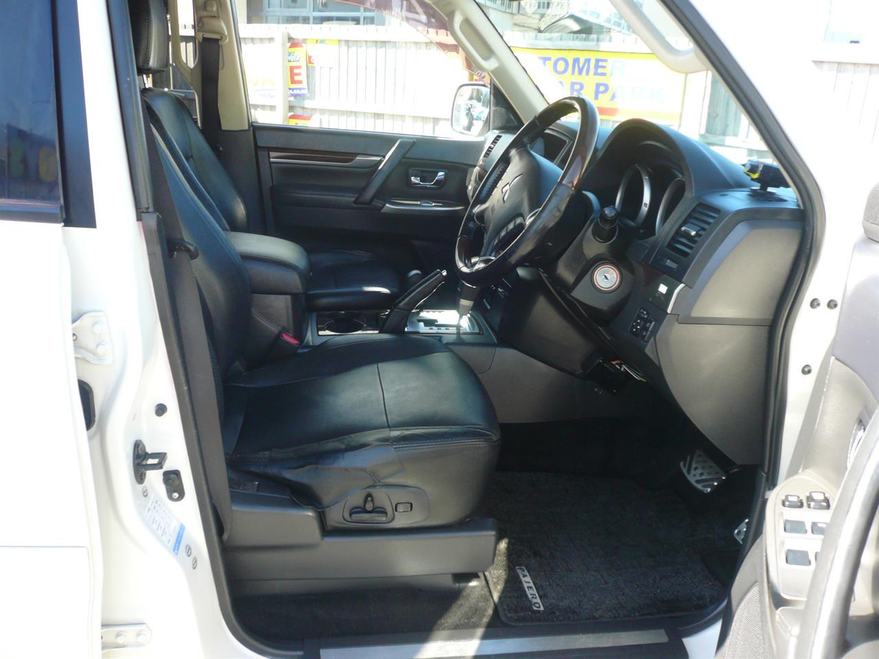 2013 Mitsubishi Pajero