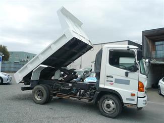 2016 Hino Ranger tipper truck - Thumbnail