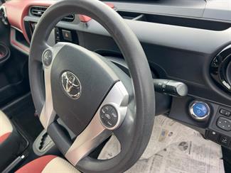 2015 Toyota Aqua - Thumbnail