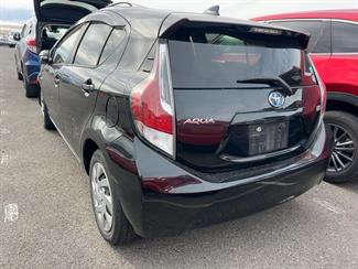 2015 Toyota Aqua - Thumbnail