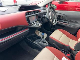 2015 Toyota Aqua - Thumbnail