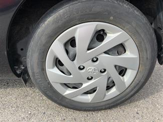 2015 Toyota Aqua - Thumbnail