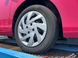 2015 Toyota Aqua - Thumbnail