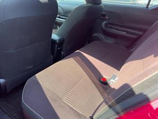 2015 Toyota Aqua - Thumbnail
