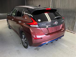 2022 Nissan LEAF - Thumbnail