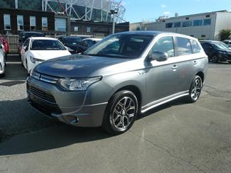2014 Mitsubishi Outlander - Thumbnail