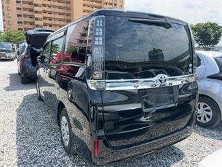 2014 Toyota Voxy - Thumbnail