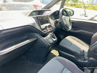 2014 Toyota Voxy - Thumbnail