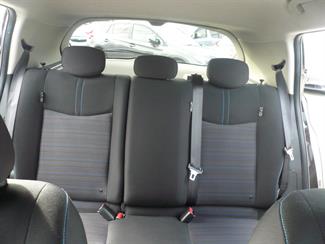 2021 Nissan LEAF - Thumbnail