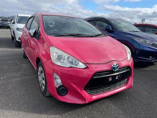 2015 Toyota Aqua - Thumbnail