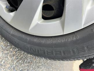 2015 Toyota Aqua - Thumbnail