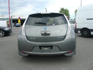 2013 Nissan LEAF - Thumbnail