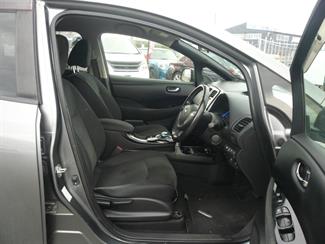 2013 Nissan LEAF - Thumbnail