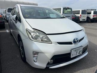 2015 Toyota Prius - Thumbnail