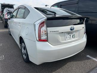 2015 Toyota Prius - Thumbnail