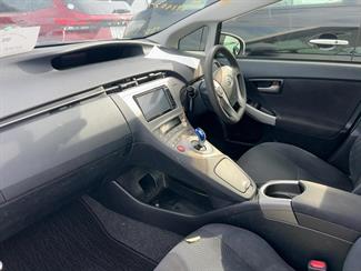 2015 Toyota Prius - Thumbnail