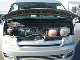 2005 Toyota Hiace - Thumbnail