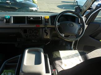 2005 Toyota Hiace - Thumbnail