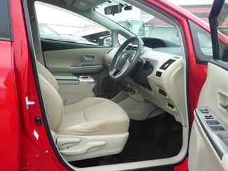 2015 Toyota Prius - Thumbnail