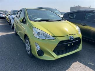 2015 Toyota Aqua - Thumbnail