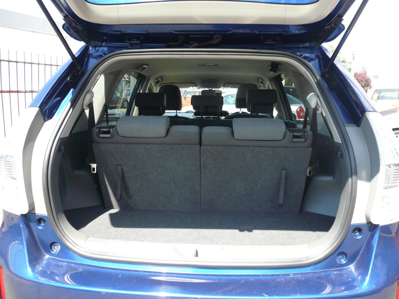 2013 Toyota Prius Alpha 7 seaters