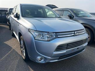 2013 Mitsubishi Outlander phev - Thumbnail