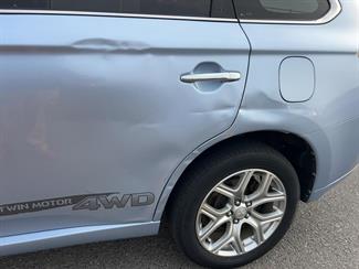 2013 Mitsubishi Outlander phev - Thumbnail