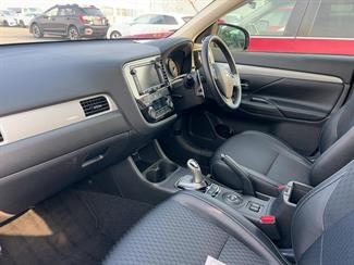 2013 Mitsubishi Outlander phev - Thumbnail