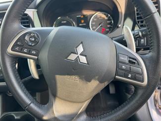 2013 Mitsubishi Outlander phev - Thumbnail