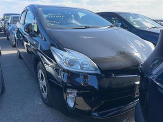 2015 Toyota Prius - Thumbnail