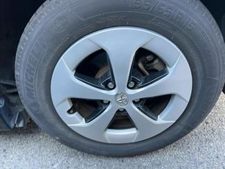 2015 Toyota Prius - Thumbnail